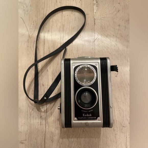 Vintage Kodak Duaflex Camera w/ Strap - Picture 10 of 10